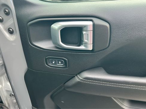 Used 2021 Jeep Gladiator Overland w/ Popular Equipment Package image 19