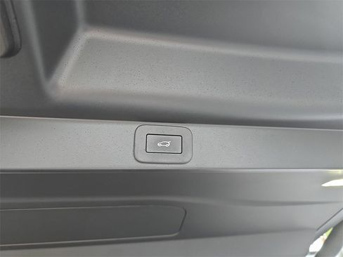 New 2025 Land Rover Range Rover SE image 14