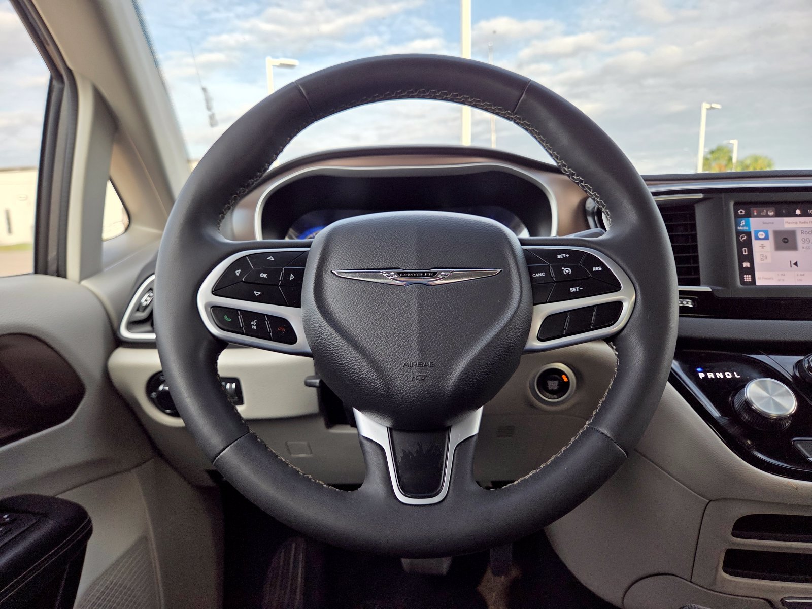 Used 2023 Chrysler Voyager LX FWD image 11