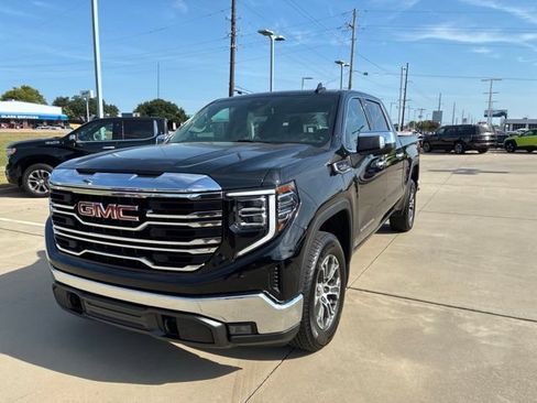Used 2025 GMC Sierra 1500 SLT RWD image 1