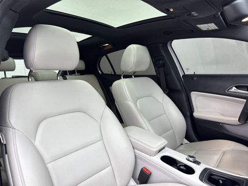 Used 2017 Mercedes-Benz GLA 250 w/ Premium Package image 30