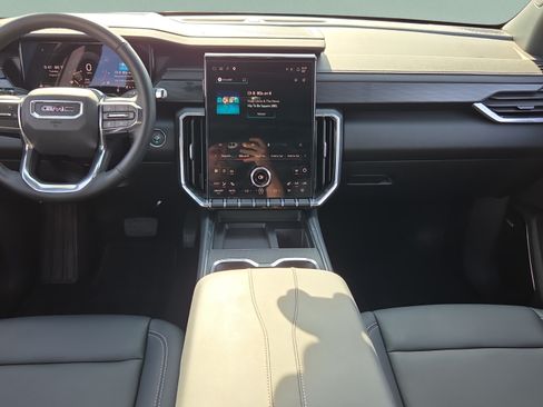 Used 2026 GMC Acadia Elevation w/ Elevation Premium Package FWD image 12
