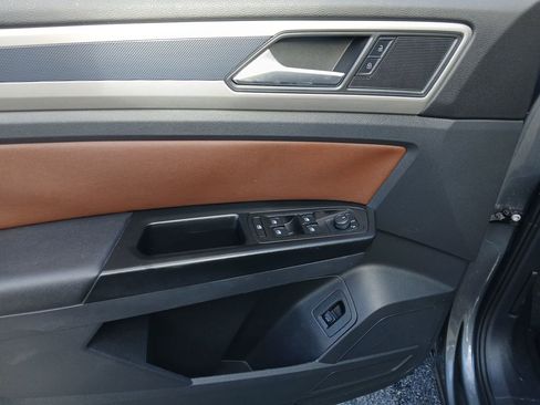 Used 2021 Volkswagen Atlas SEL R-Line image 18