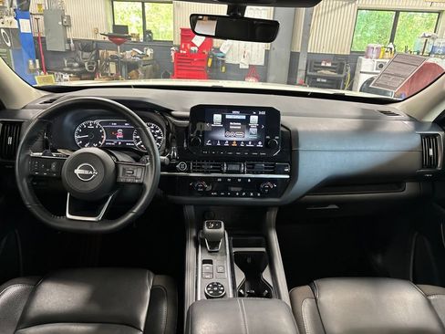 Certified 2024 Nissan Pathfinder SL AWD/4WD image 18