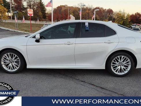 Used 2019 Toyota Camry XLE image 6