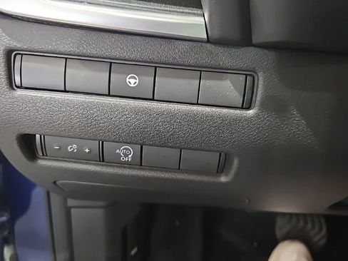Used 2023 Nissan Rogue SV FWD image 14