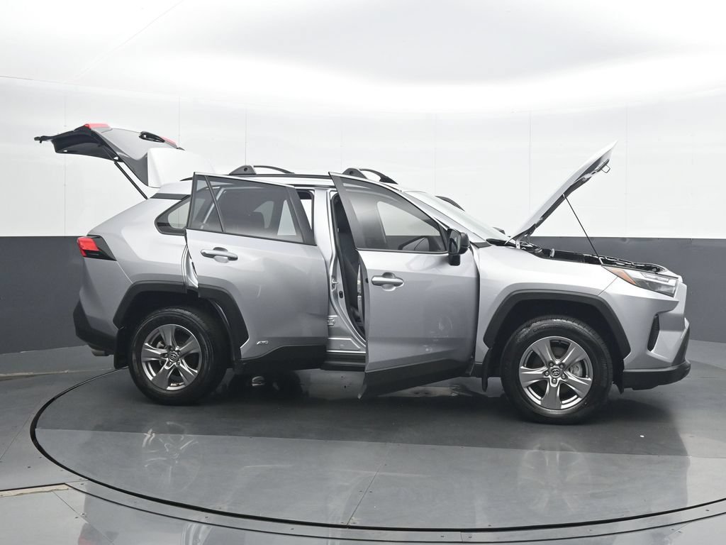 Used 2025 Toyota RAV4 LE AWD/4WD image 37