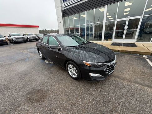 Used 2023 Chevrolet Malibu LT image 2