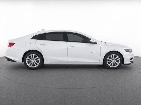 Used 2018 Chevrolet Malibu LT w/ Leather Package FWD image 8