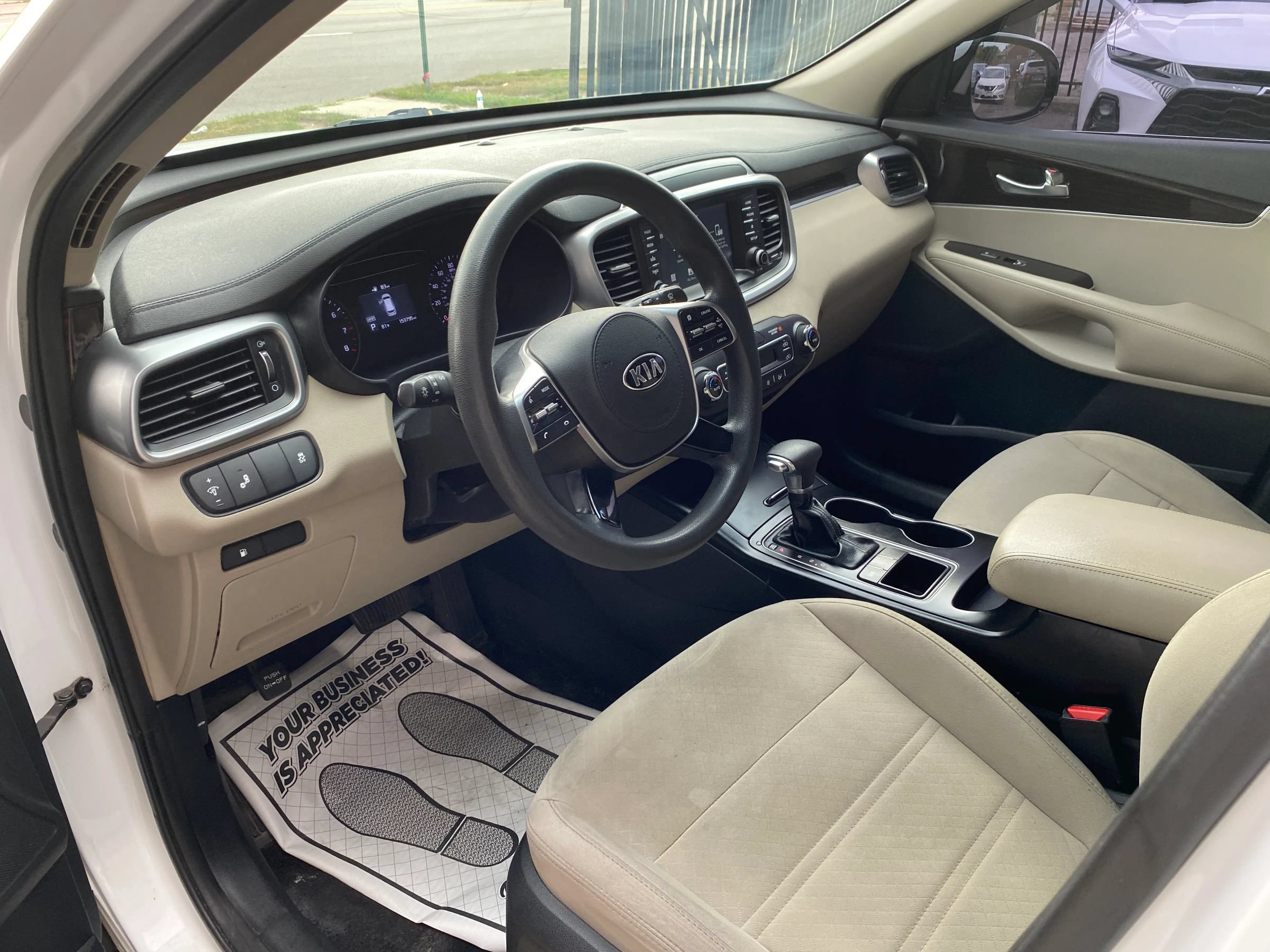 Used 2019 Kia Sorento FWD V6 image 3