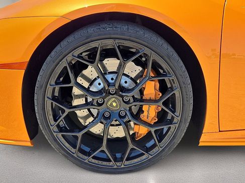 Used 2021 Lamborghini Huracan EVO RWD image 15