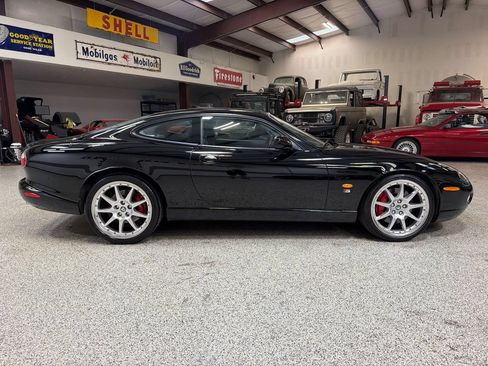 Used 2005 Jaguar XK8 Coupe RWD image 9