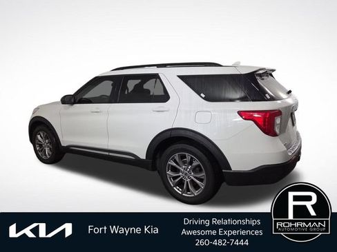 Used 2022 Ford Explorer XLT w/ Equipment Group 202A AWD/4WD image 11
