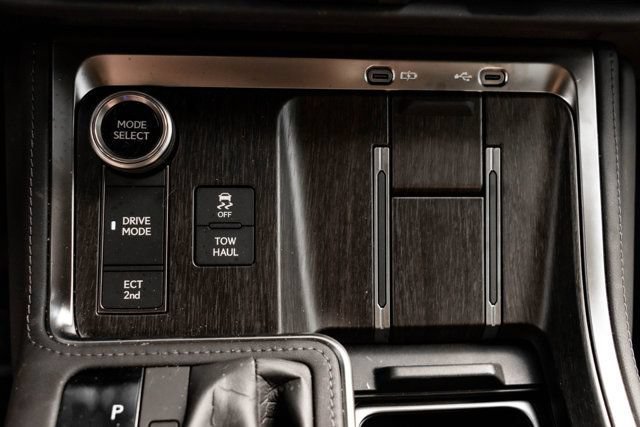 Used 2025 Lexus GX 550 w/ Accessory Package (2T) AWD/4WD image 24