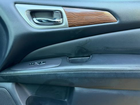 Used 2017 Nissan Pathfinder Platinum w/ Cargo Package image 17