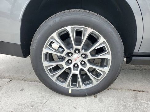 New 2026 GMC Yukon Denali w/ Denali Reserve Package AWD/4WD image 6