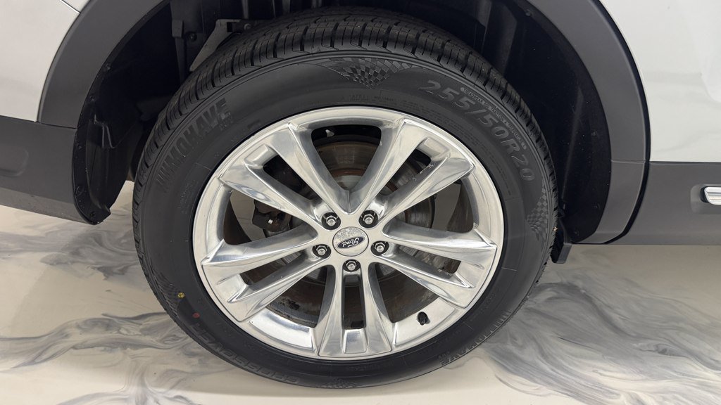 Used 2018 Ford Explorer XLT w/ Equipment Group 202A AWD/4WD image 13