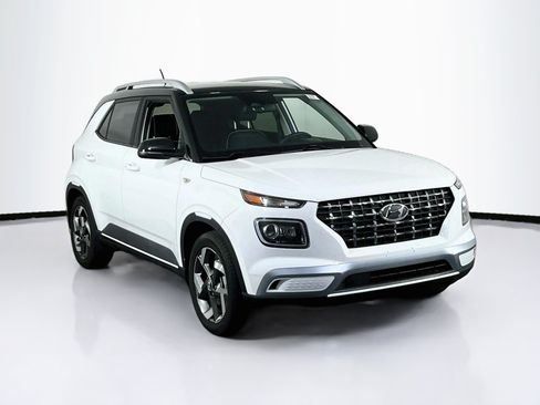 Used 2023 Hyundai Venue Limited FWD image 3