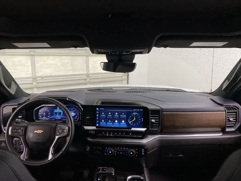 Used 2023 Chevrolet Silverado 1500 High Country w/ Technology Package image 12