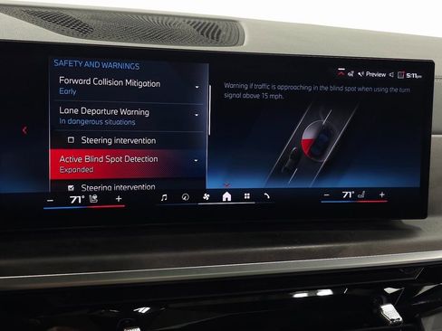 Used 2024 BMW X6 M60i w/ Dynamic Handling Package image 28