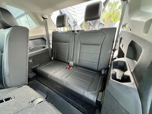 Used 2021 Volkswagen Tiguan SE w/ Panoramic Sunroof Package image 19