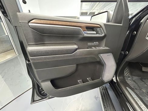 Used 2023 Chevrolet Silverado 1500 High Country w/ High Country Premium Package AWD/4WD image 18