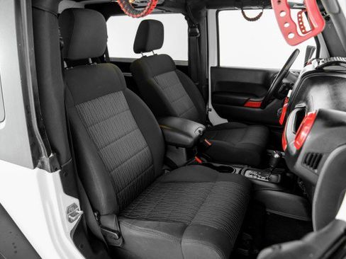 Used 2017 Jeep Wrangler Sahara w/ Connectivity Group image 27