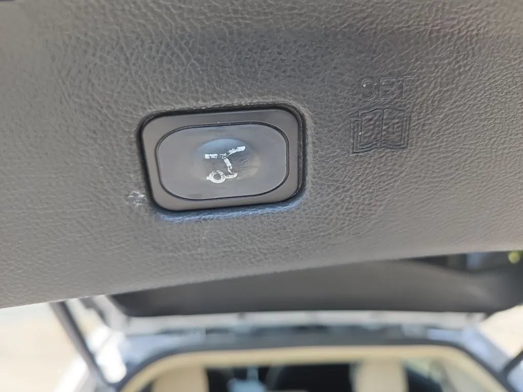 Used 2019 Ford Edge SEL w/ Equipment Group 201A FWD image 54