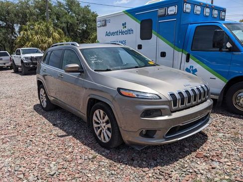 Used 2017 Jeep Cherokee Overland w/ Technology Group FWD image 3