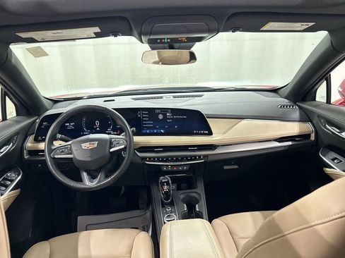 Used 2024 Cadillac XT4 Luxury w/ Cold Weather Package image 18