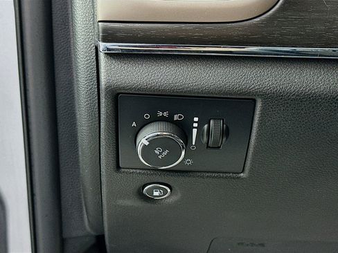Used 2017 Jeep Grand Cherokee Limited AWD/4WD image 10