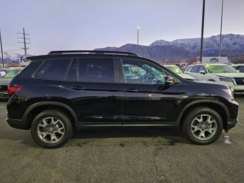 Used 2023 Honda Passport TrailSport image 2