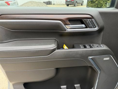 Used 2023 GMC Sierra 1500 SLT w/ SLT Premium Package image 9