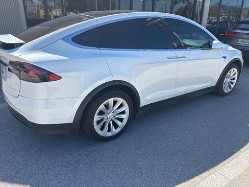 Used 2020 Tesla Model X Long Range image 7