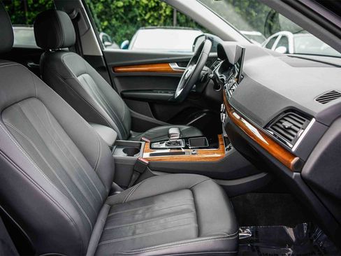 Used 2023 Audi Q5 2.0T Premium w/ Convenience Package image 16