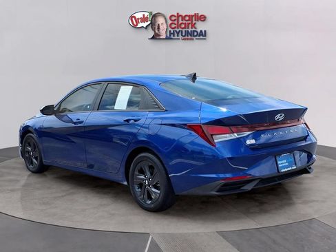 Used 2023 Hyundai Elantra SEL w/ Cargo Package FWD image 3