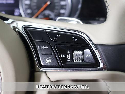 Used 2020 Bentley Bentayga Plug-In Hybrid AWD/4WD image 13