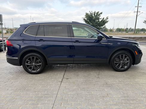 Certified 2024 Volkswagen Tiguan SE w/ Panoramic Sunroof Package AWD/4WD image 8