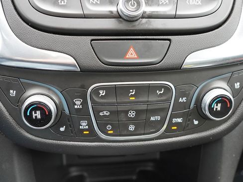 Used 2020 Chevrolet Equinox Premier image 30