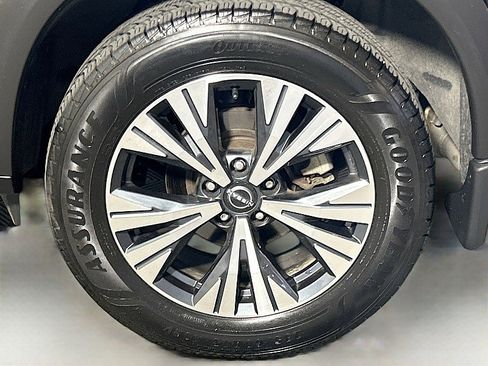 Used 2023 Nissan Rogue SV image 29