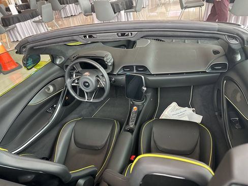 Used 2025 McLaren Artura Spider image 19