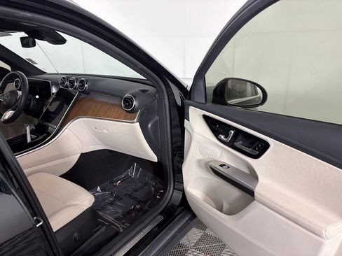 Used 2024 Mercedes-Benz GLC 300 4MATIC image 35