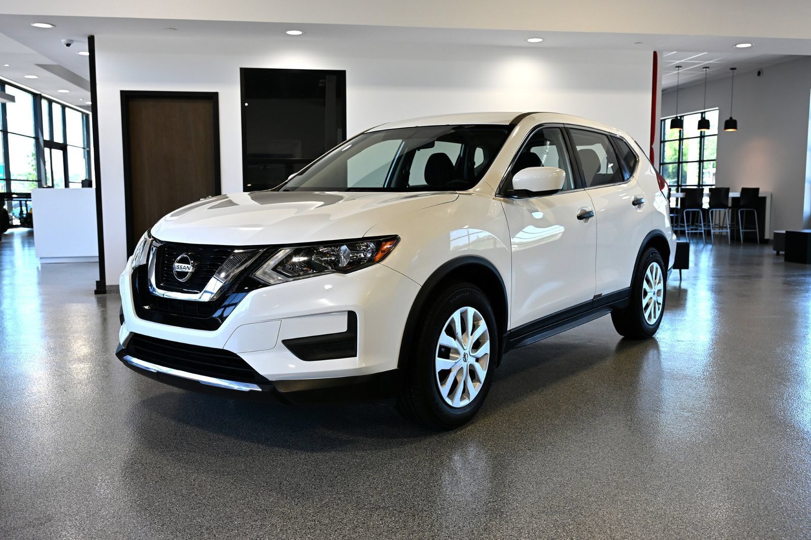 Used 2017 Nissan Rogue S FWD image 1
