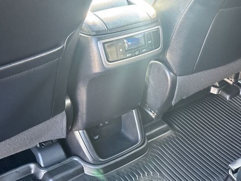Used 2019 Toyota Highlander SE image 37