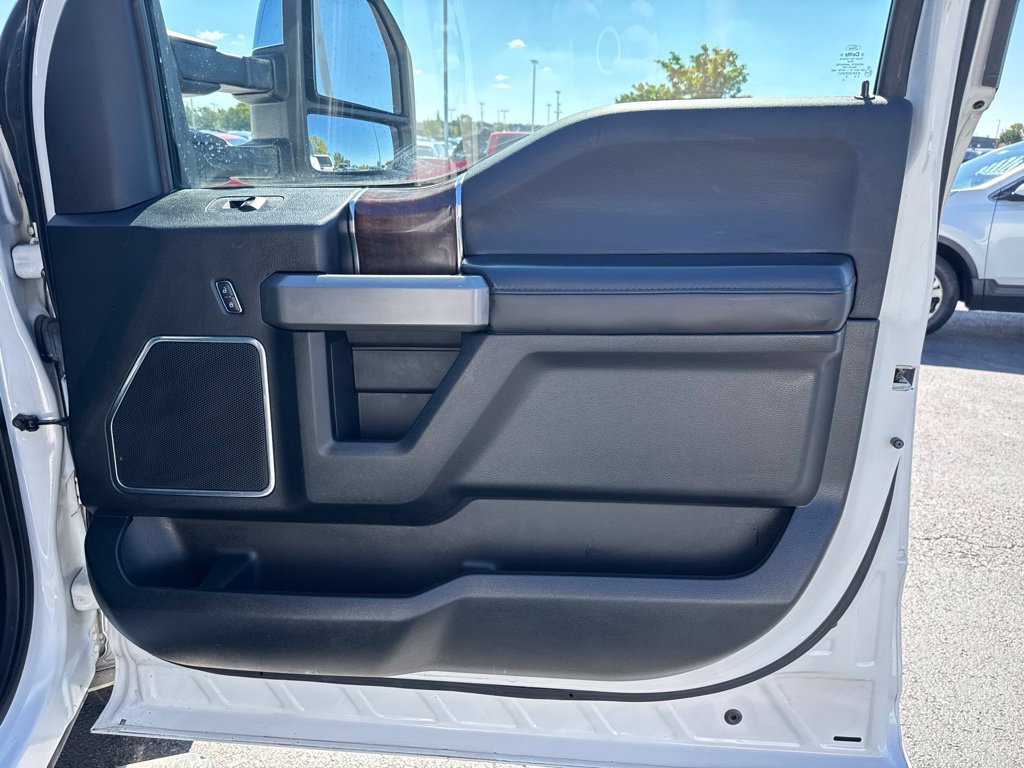Used 2016 Ford F150 Platinum w/ Equipment Group 701A Luxury AWD/4WD image 40