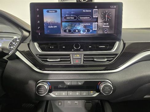 Used 2025 Nissan Altima 2.5 SR w/ SR Premium Package image 32