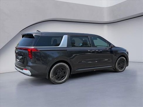 New 2026 Kia Carnival LX FWD image 5