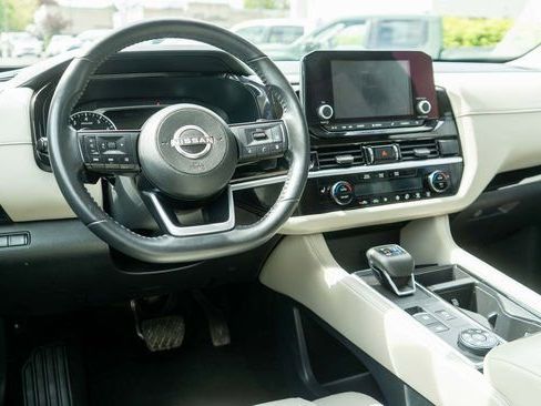 Used 2022 Nissan Pathfinder SV AWD/4WD image 14