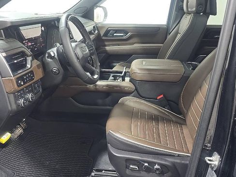 Used 2025 GMC Yukon Denali Ultimate AWD/4WD image 2