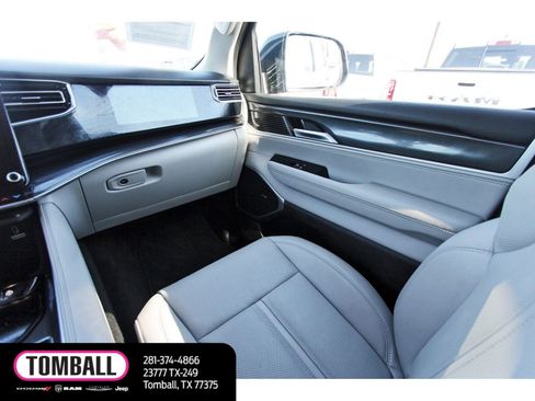 Used 2023 Jeep Wagoneer 4WD w/ Premium Group I image 11